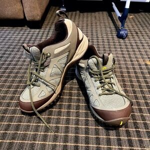 Merrell Siren (Women's) Waterproof hiking shoe, size 11W (Model J03012)